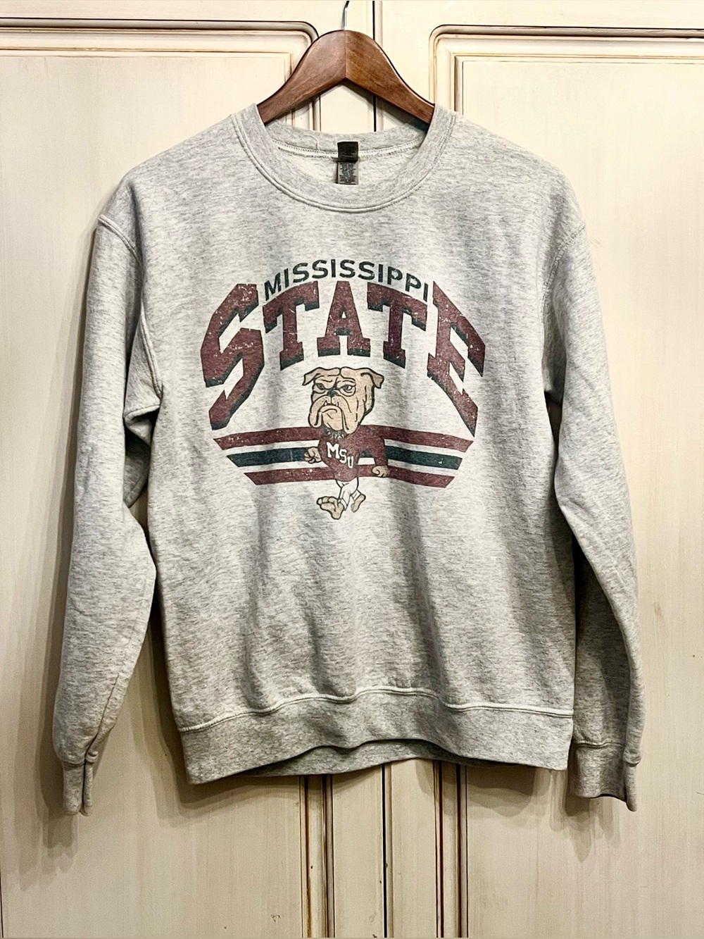 Mississippi State Bulldogs Sweatshirt Vintage Style Gray Gildan Crewneck Adult S